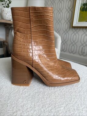 Circus by Sam Edelman Layla Croc Embossed Boots Tan 7.5M NWT